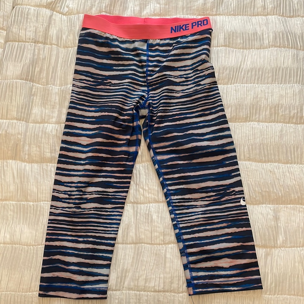 Nike 4 quarter leggings